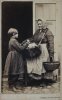 Уличная торговка и мальчик-покупатель Россия, 1860-1870 Фотограф Каррик А..jpg